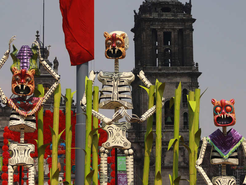 Die Feierlichkeiten zum Tag der Toten werden immer größer. Tausende von Touristen kommen zu dieser Jahreszeit nach Mexiko. - Foto: Carlos Santiago/eyepix via ZUMA Press Wire/dpa