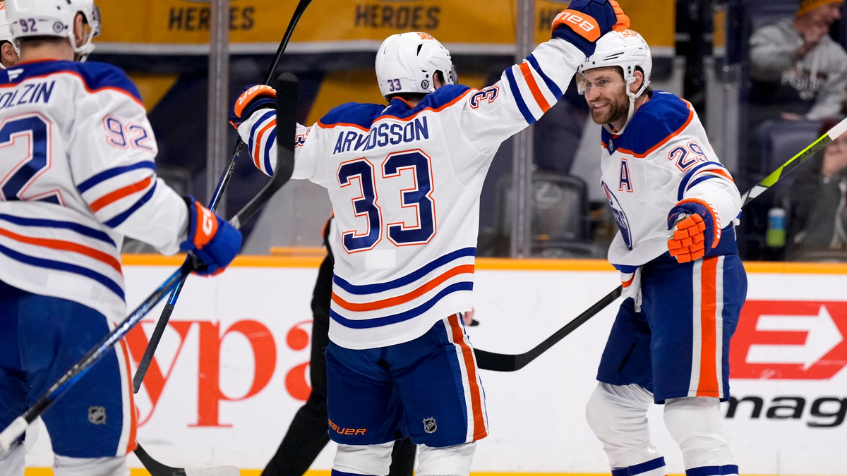 Leon Draisaitl wurde gegen Nashville für zwei Tore umjubelt. - Foto: George Walker IV/AP/dpa