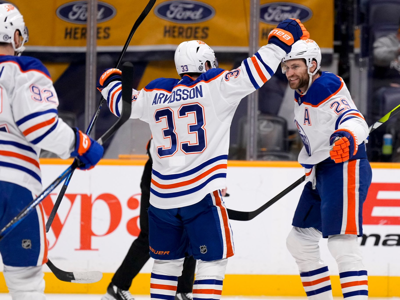 Leon Draisaitl wurde gegen Nashville für zwei Tore umjubelt. - Foto: George Walker IV/AP/dpa