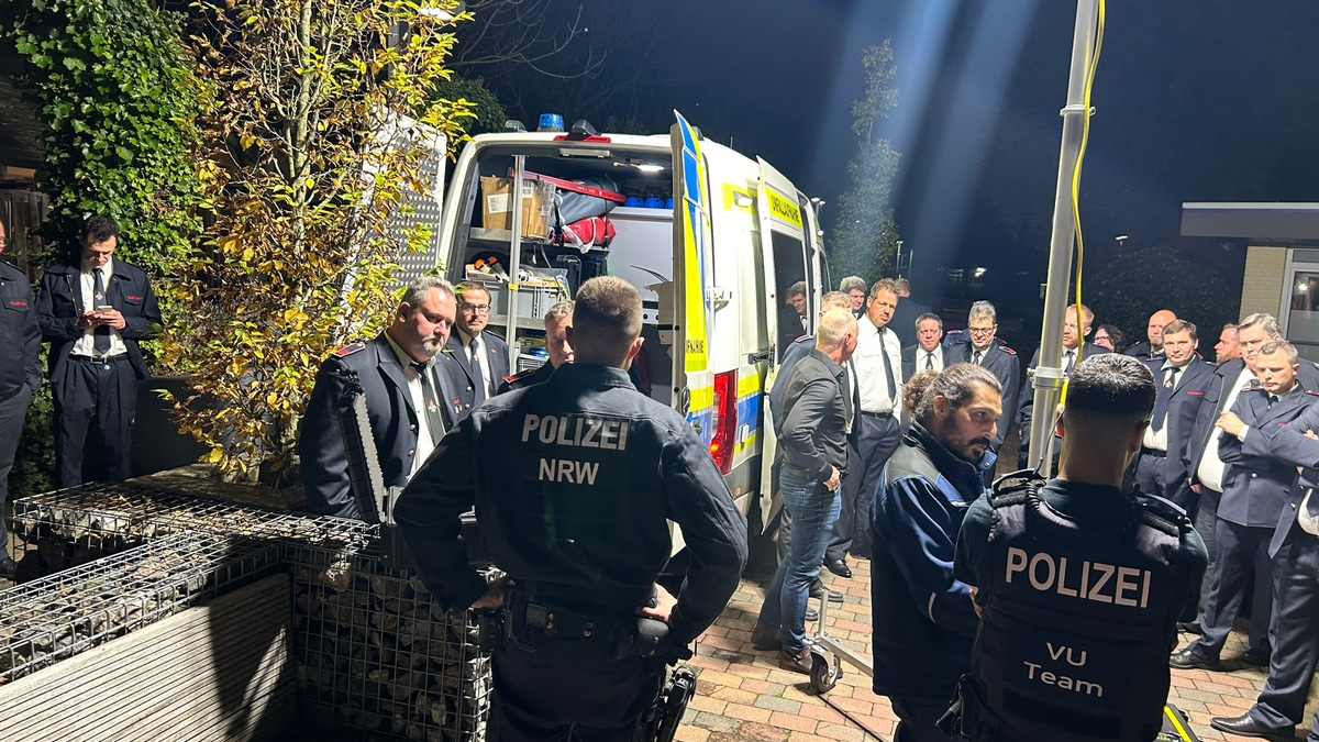 Feuerwehr Kalkar: Die Freiwillige Feuerwehr Stadt Kalkar zu Gast im Wunderland - Foto: presseportal.de