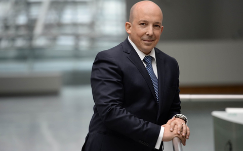 Trumps geheime Wahlkampf-Waffe: VIP-Zugang zum Wählerhirn / Bestsellerautor Veit Etzold zeigt, welche Storytelling-Tricks Donald Trump den Wahlsieg sichern können - Foto: presseportal.de Trumps geheime Wahlkampf-Waffe: VIP-Zugang zum Wählerhirn / Bestsellerautor Veit Etzold zeigt, welche Storytelling-Tricks Donald Trump den Wahlsieg sichern können - Foto: presseportal.de