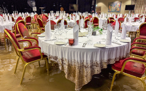 In der Nacht zum Freitag wurde das Hotel Ullensvang in Westnorwegen vom Unwetter überschwemmt. - Foto: Britt Marie Grieg/NTB/dpa