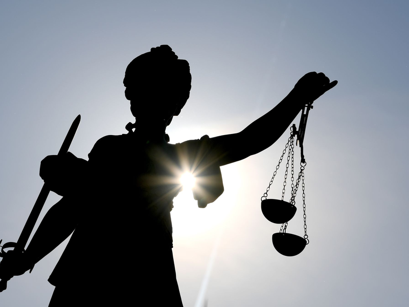 Birkenstock hatte seine Rechte durch Schuhe im Sortiment des Discounters verletzt gesehen. (Symbolbild) - Foto: Arne Dedert/dpa