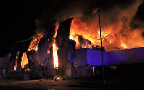 POL-HX: Industriehalle in Bad Driburg in Vollbrand - Foto: presseportal.de