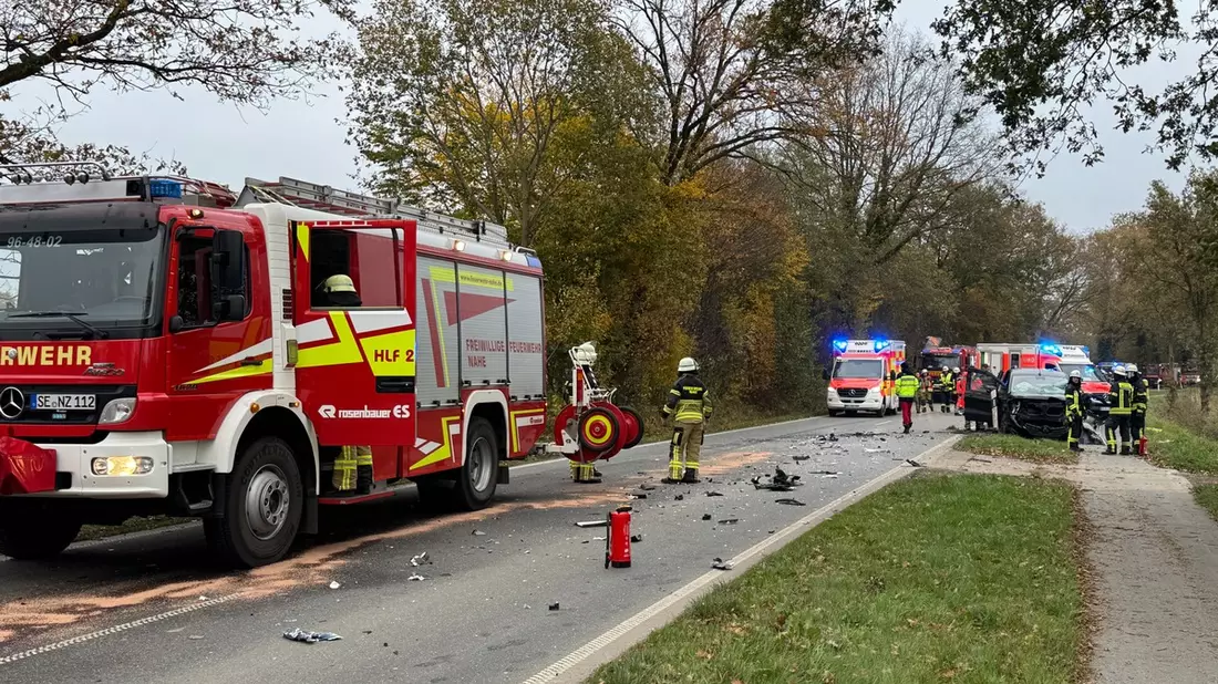 FW-SE: Schwerer Verkehrsunfall auf der Henstedter Straße Ortsausgang Wakendorf II - Bild: presseportal.de