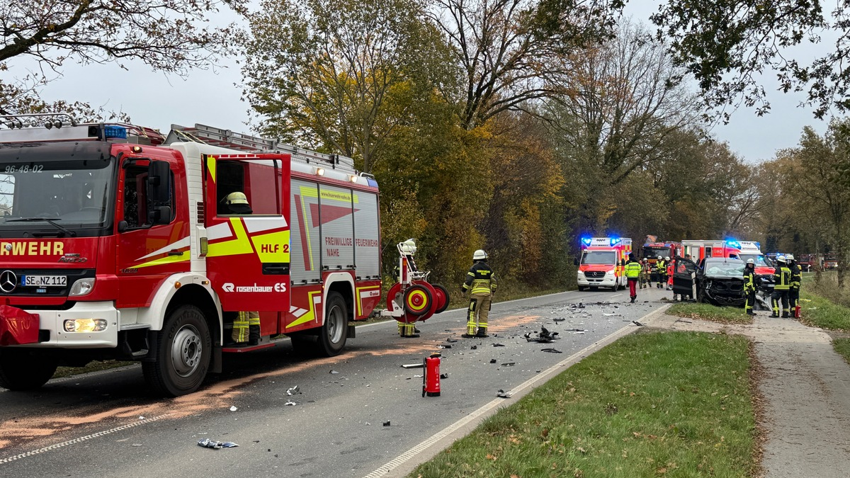 FW-SE: Schwerer Verkehrsunfall auf der Henstedter Straße Ortsausgang Wakendorf II - Foto: presseportal.de