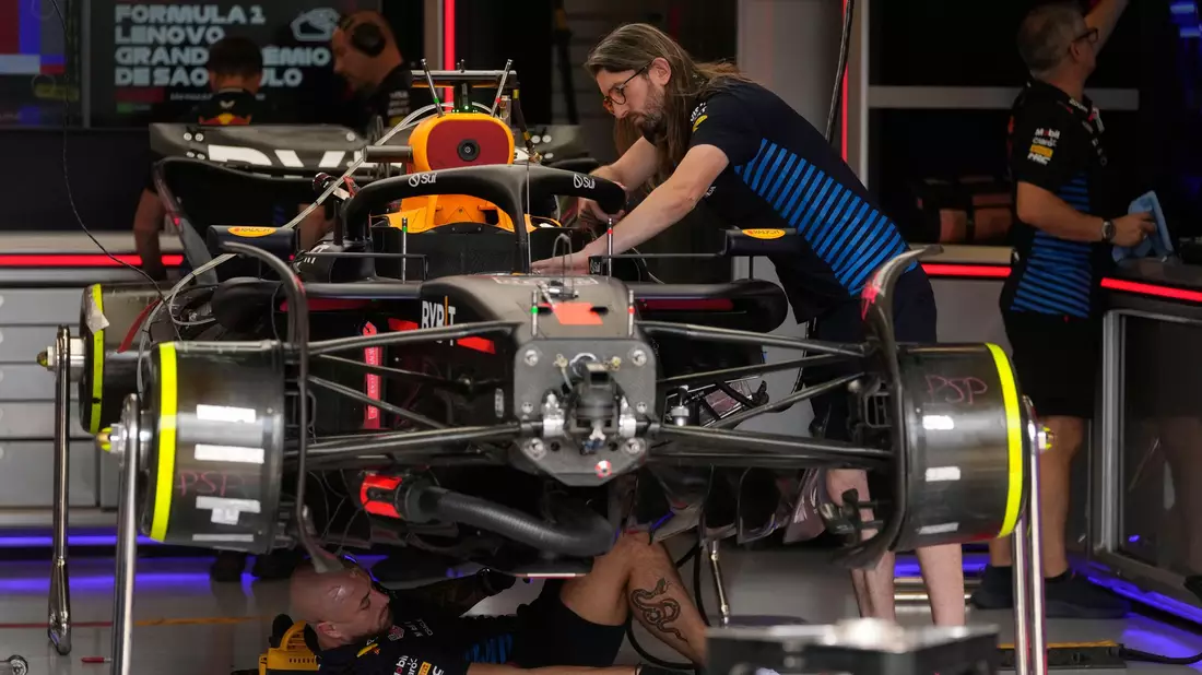 Ein neuer Motor für den Red Bull - dafür gibt es aber eine Strafe.  - Bild: Andre Penner/AP/dpa
