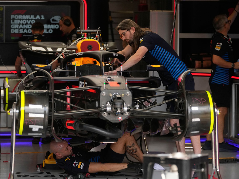 Ein neuer Motor für den Red Bull - dafür gibt es aber eine Strafe.  - Foto: Andre Penner/AP/dpa