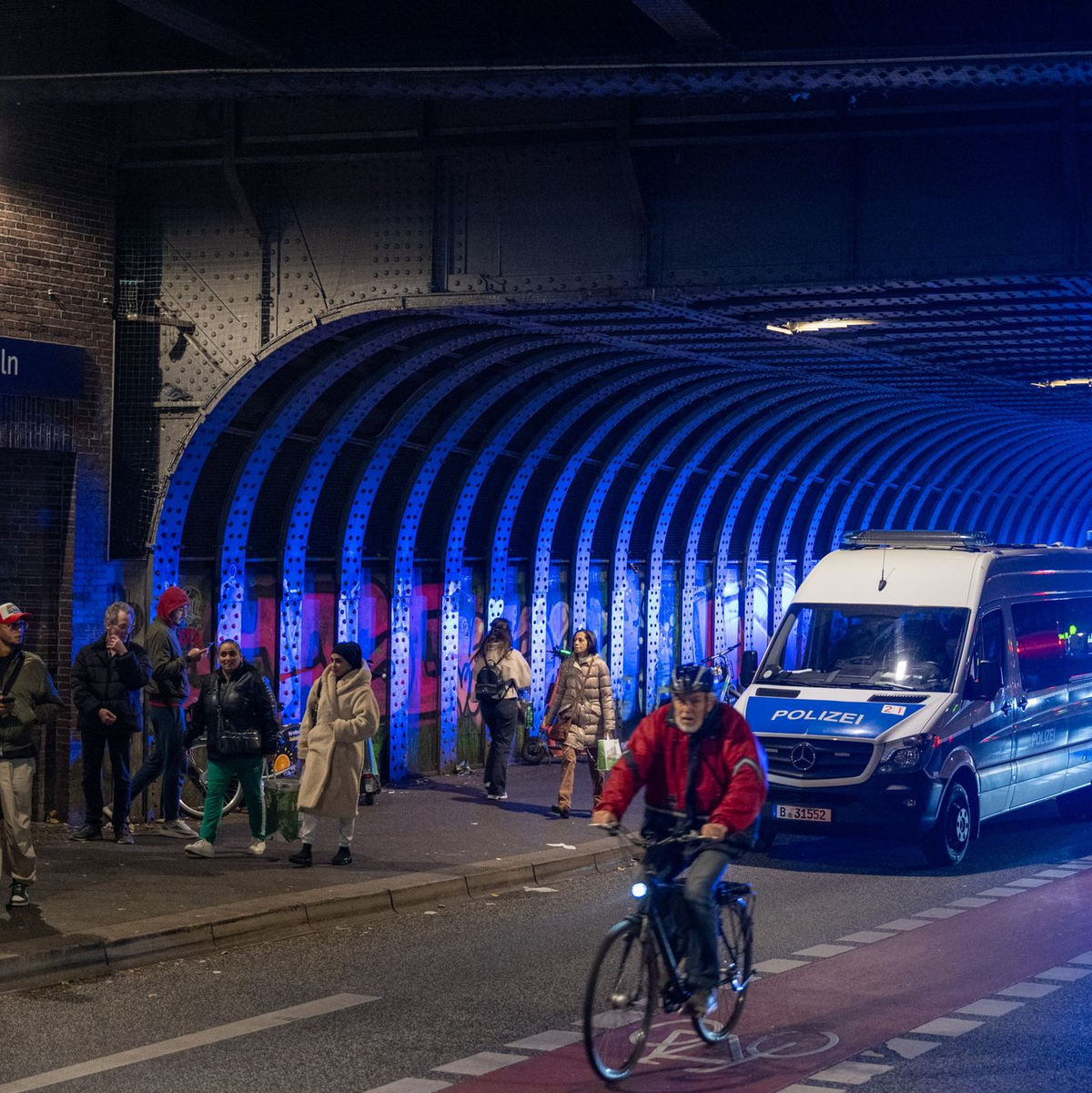 Polizeieinsatz nach Sprengstoff-Fund in Neukölln.  - Foto: Soeren Stache/dpa