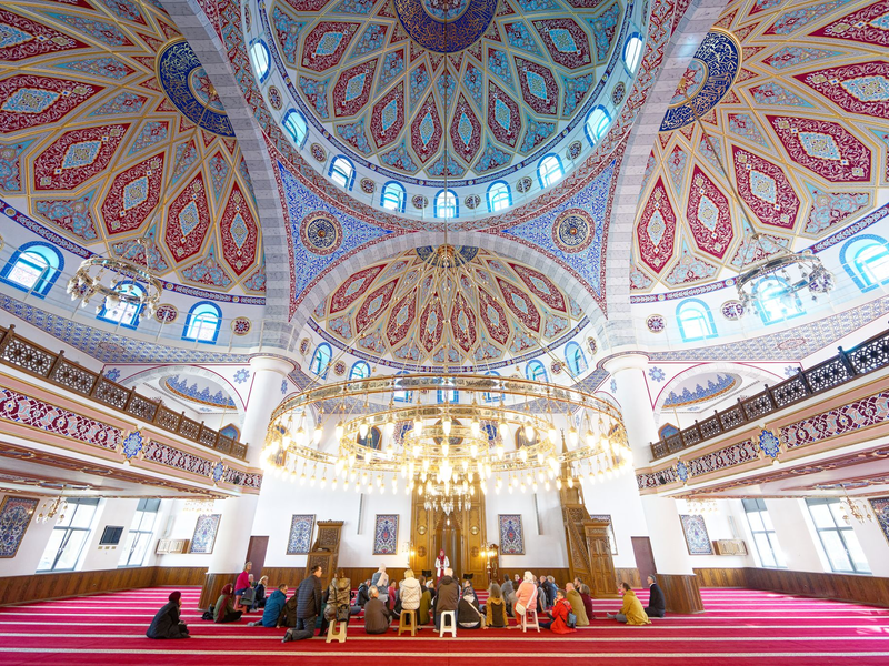 Einmal im Jahr gibt es in Deutschland einen Tag der offenen Moschee - hier in der DITIB-Merkez Moschee in Duisburg Marxloh. (Archivfoto) - Foto: Henning Kaiser/dpa
