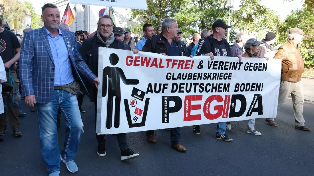 2014 wurde in Dresden das rassistische Bündnis «Patriotische Europäer gegen die Islamisierung des Abendlandes» (Pegida) gegründet. Vor einigen Tagen fand die voraussichtlich letzte Kundgebung der Vereinigung statt. (Archivfoto) - Bild: Sebastian Willnow/dpa