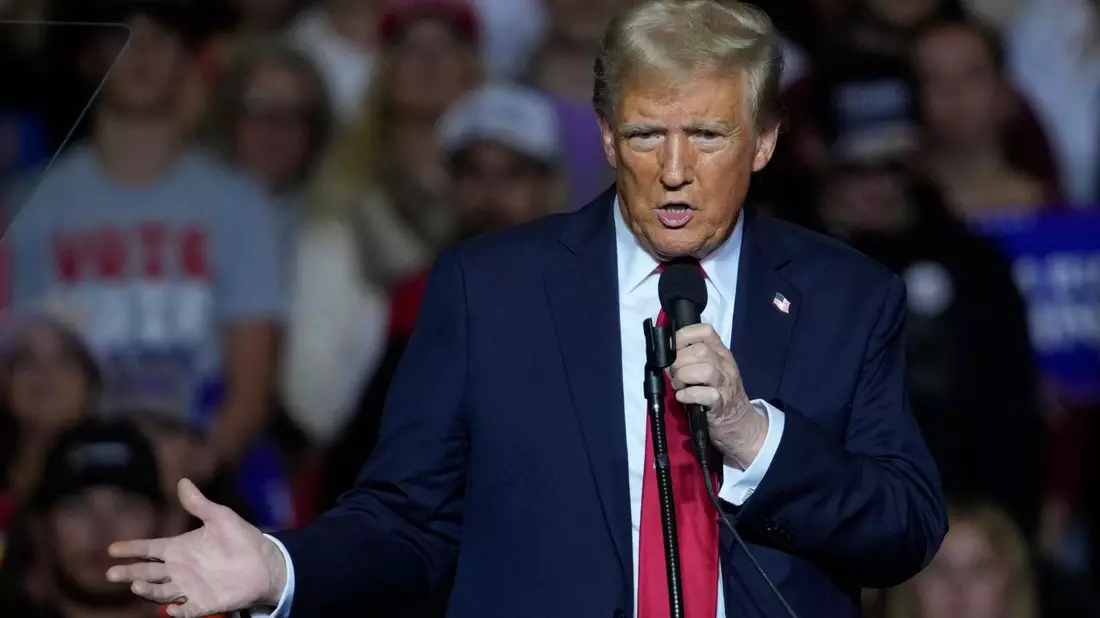 Trump bezeichnet Harris als «Person mit sehr niedrigem IQ». - Bild: Morry Gash/AP/dpa