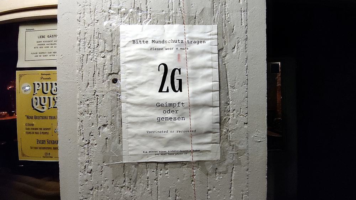 2G Hinweis an einer Bar (Archiv) - Foto: über dts Nachrichtenagentur