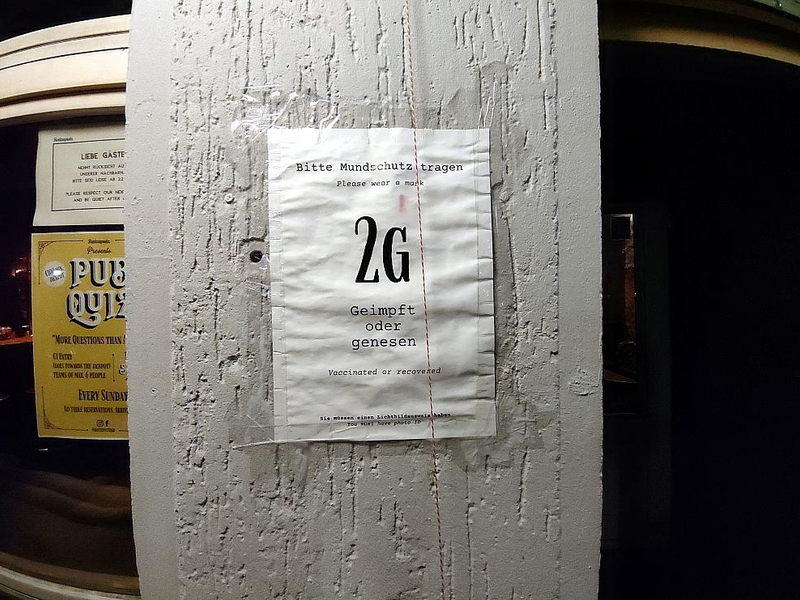 2G Hinweis an einer Bar (Archiv) - Foto: über dts Nachrichtenagentur