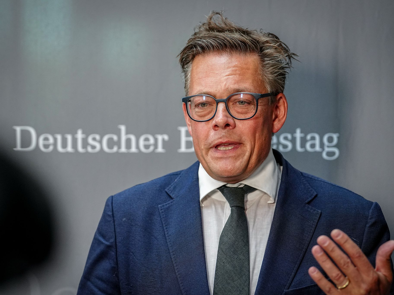 Der Grünen-Abgeordnete Konstantin von Notz verlangt politische Konsequenzen. - Foto: Kay Nietfeld/dpa