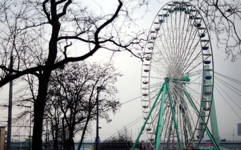 Nach einem Stromausfall läuft die Deutzer Kirmes in Köln wieder. (Archivbild) - Foto: Marius Becker/dpa Nach einem Stromausfall läuft die Deutzer Kirmes in Köln wieder. (Archivbild) - Foto: Marius Becker/dpa