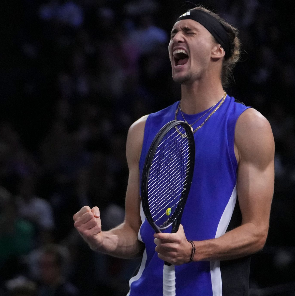 Alexander Zverev im Moment des Triumphs beim Turnier in Paris. - Foto: Thibault Camus/AP/dpa