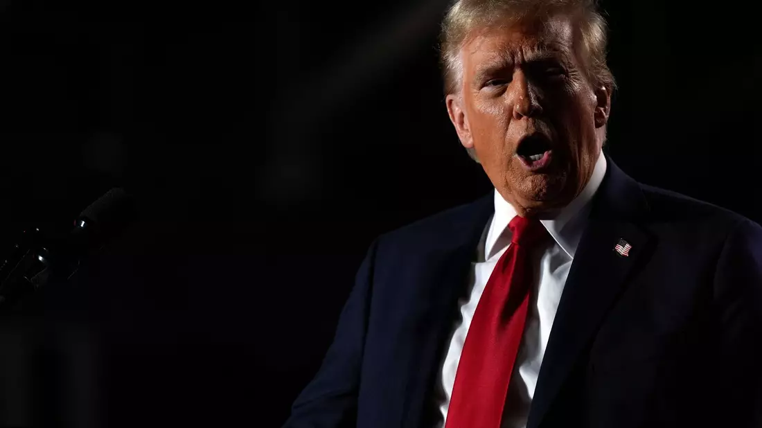 Trump ist für seine aggressive Rhetorik bekannt. (Archivbild) - Bild: Julia Demaree Nikhinson/AP/dpa