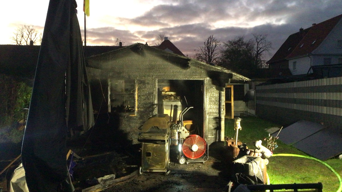 FW-WAF: Gartenlaube brennt - Foto: presseportal.de