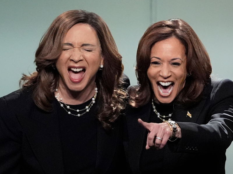 Im Wahlkampfendspurt scheut Harris keinen Spott - und wagt sich zu «Saturday Night Live». - Foto: Jacquelyn Martin/AP/dpa