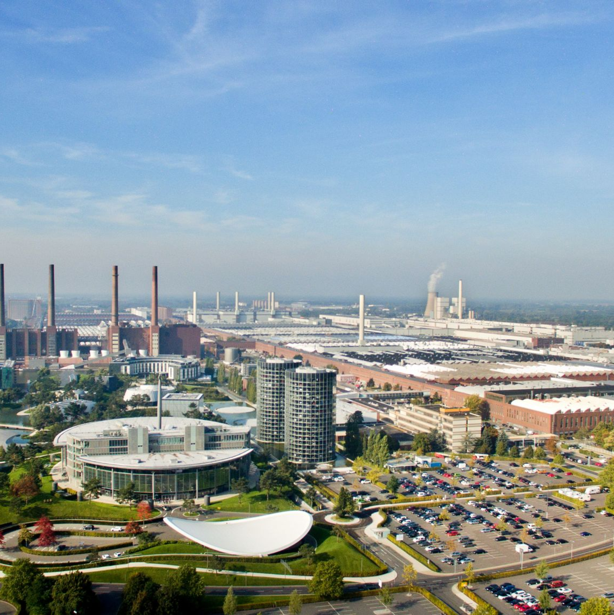 Das VW-Stammwerk in Wolfsburg gilt als größte Autofabrik der Welt. (Archivbild) - Foto: picture alliance / Julian Stratenschulte/dpa