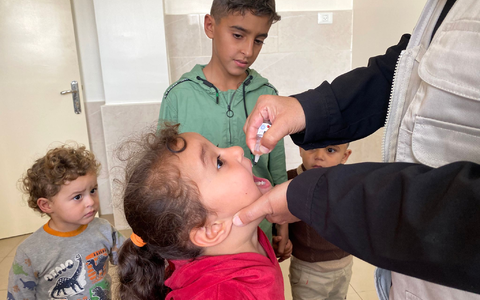 Die Polio-Impfkampagne im nördlichen Gazastreifen ist nach einer Unterbrechung wegen heftiger Kämpfe wieder angelaufen. - Foto: Hadi Daoud  Apaimages/APA Images via ZUMA Press Wire/dpa