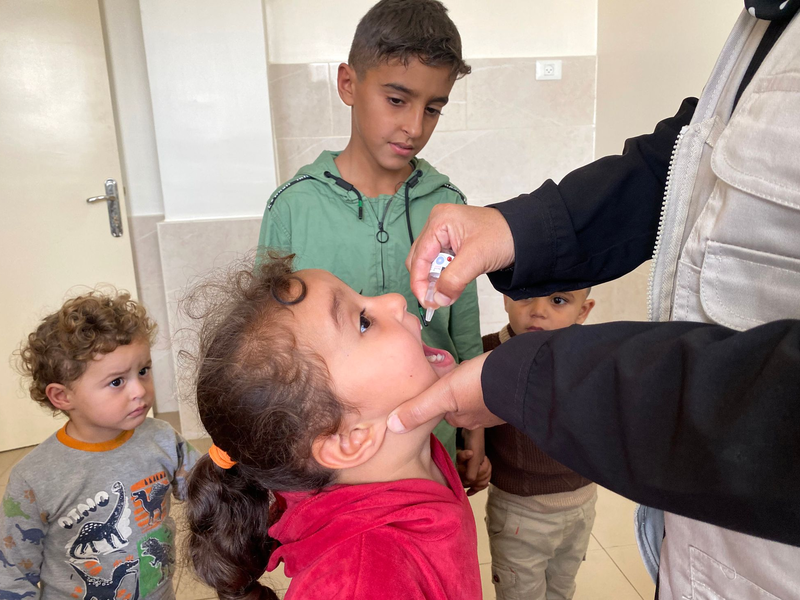 Die Polio-Impfkampagne im nördlichen Gazastreifen ist nach einer Unterbrechung wegen heftiger Kämpfe wieder angelaufen. - Foto: Hadi Daoud  Apaimages/APA Images via ZUMA Press Wire/dpa