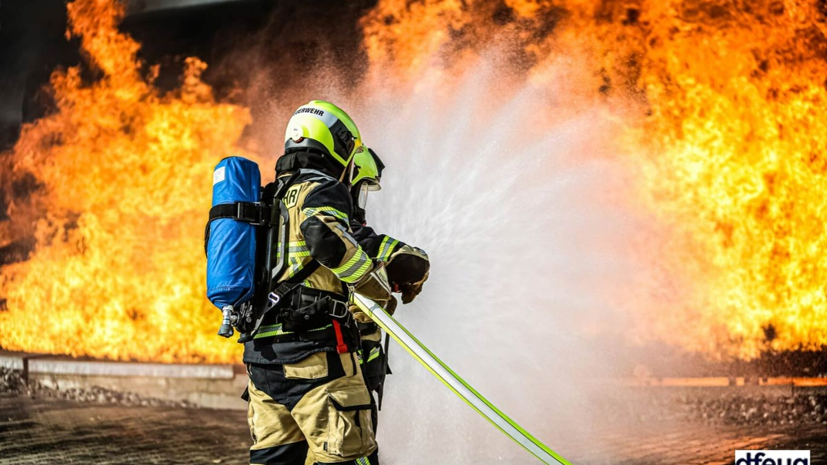 Feuerwehr kann jeder. Wie Bundestrainer. - Foto: presseportal.de
