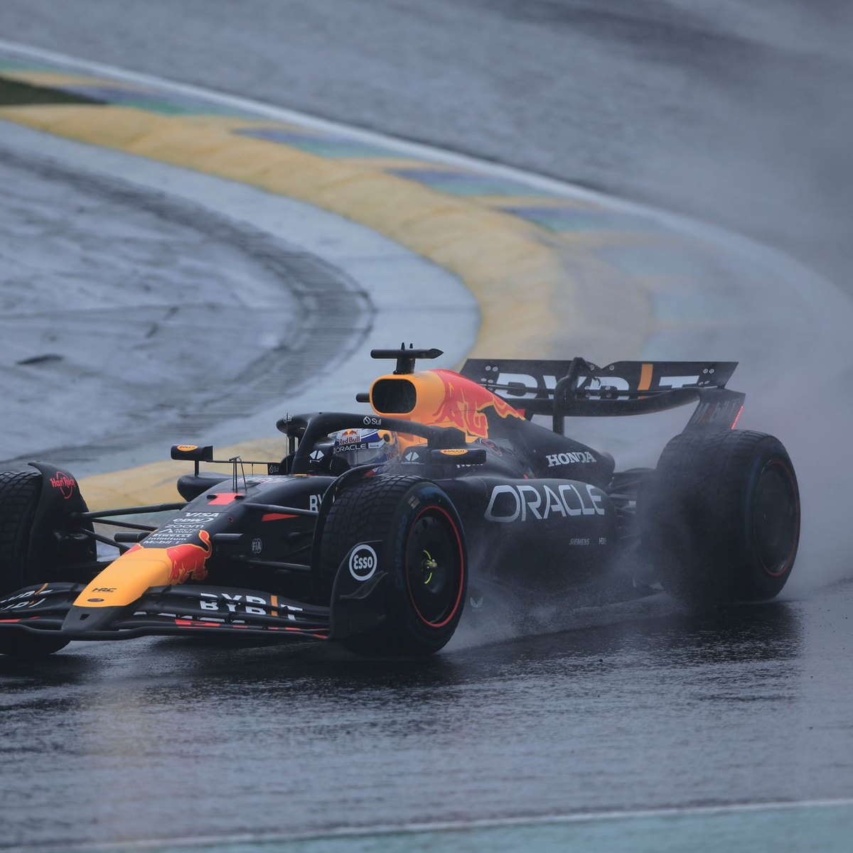 Für Max Verstappen setzte es eine herbe Enttäuschung in der Qualifikation. - Foto: Ettore Chiereguini/AP/dpa