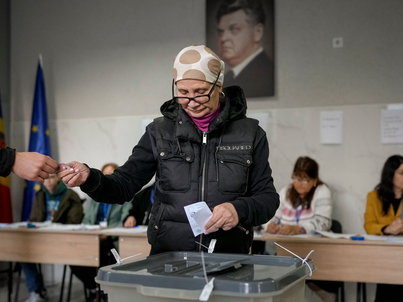 In einer Stichwahl wählen Moldauer ihr neues Staatsoberhaupt.  - Foto: Vadim Ghirda/AP/dpa