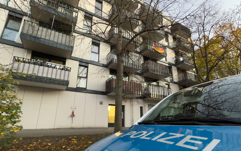 Polizeieinsatz in Berlin-Marzahn: Es besteht der Verdacht eines Tötungsdelikts.  - Foto: Marco Porzig/dpa