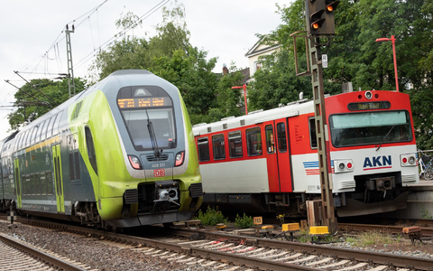 Schleswig-Holstein reduziert ab Dezember das Angebot auf der Schiene in den Randzeiten. (Archivbild) - Foto: Christian Charisius/dpa
