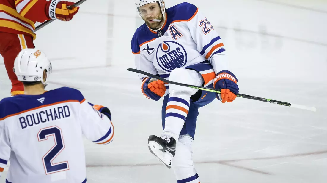 Traf schon nach 20 Sekunden zum 1:0: Leon Draisaitl von den Edmonton Oilers.  - Bild: Jeff McIntosh/The Canadian Press via AP/dpa