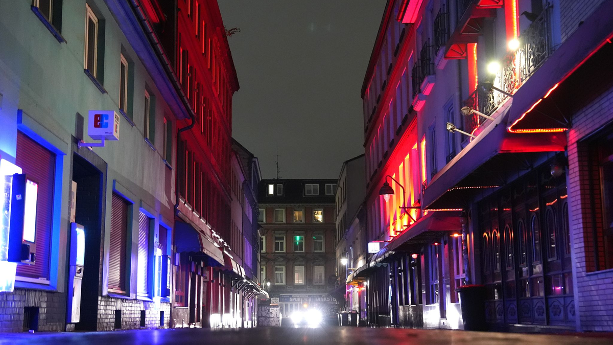 Am Freitag soll die neue Anlage stehen.  - Foto: Marcus Brandt/dpa