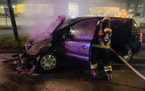 FW-DO: PKW brennt auf der Huckarder Straße - Foto: presseportal.de