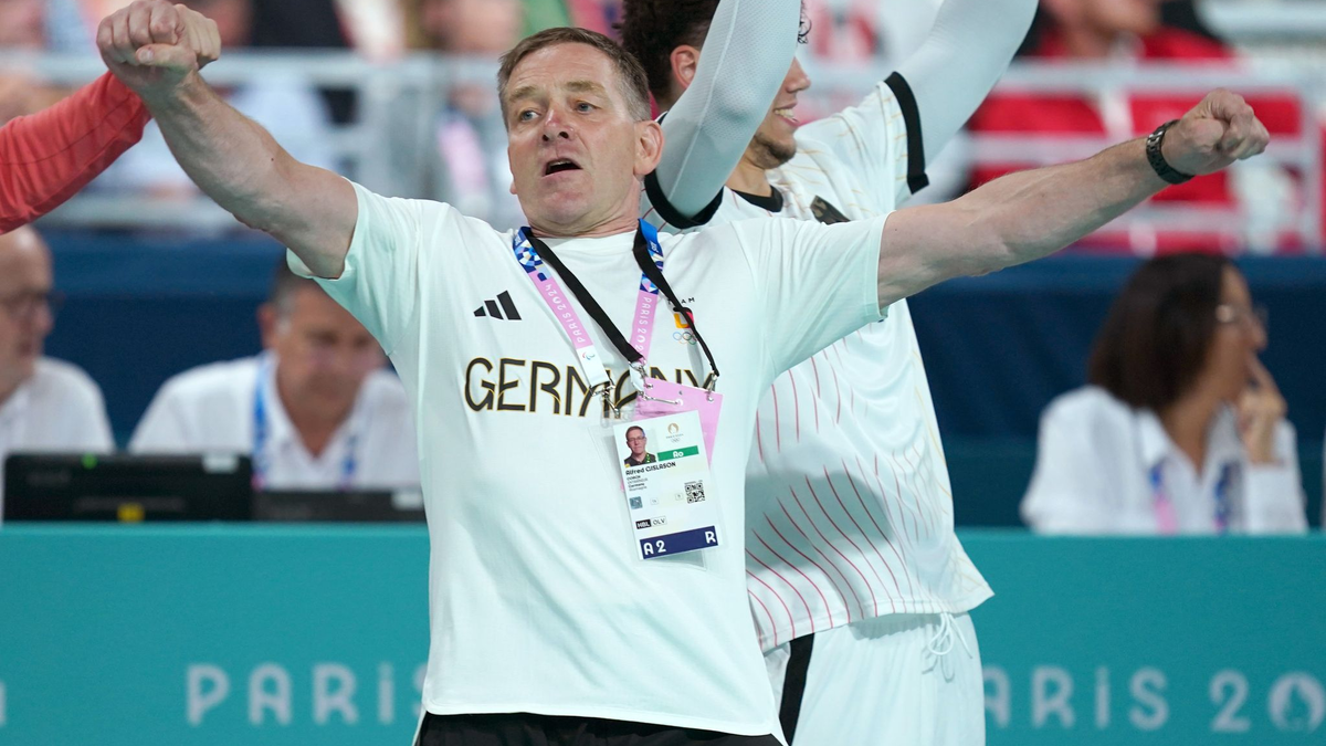 Alfred Gislason plant sein Karriereende als Handball-Bundestrainer nach der WM 2027.  - Foto: Marcus BrandtŽ/dpa