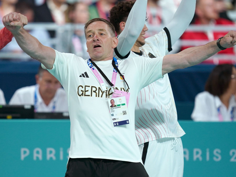 Alfred Gislason plant sein Karriereende als Handball-Bundestrainer nach der WM 2027.  - Foto: Marcus BrandtŽ/dpa