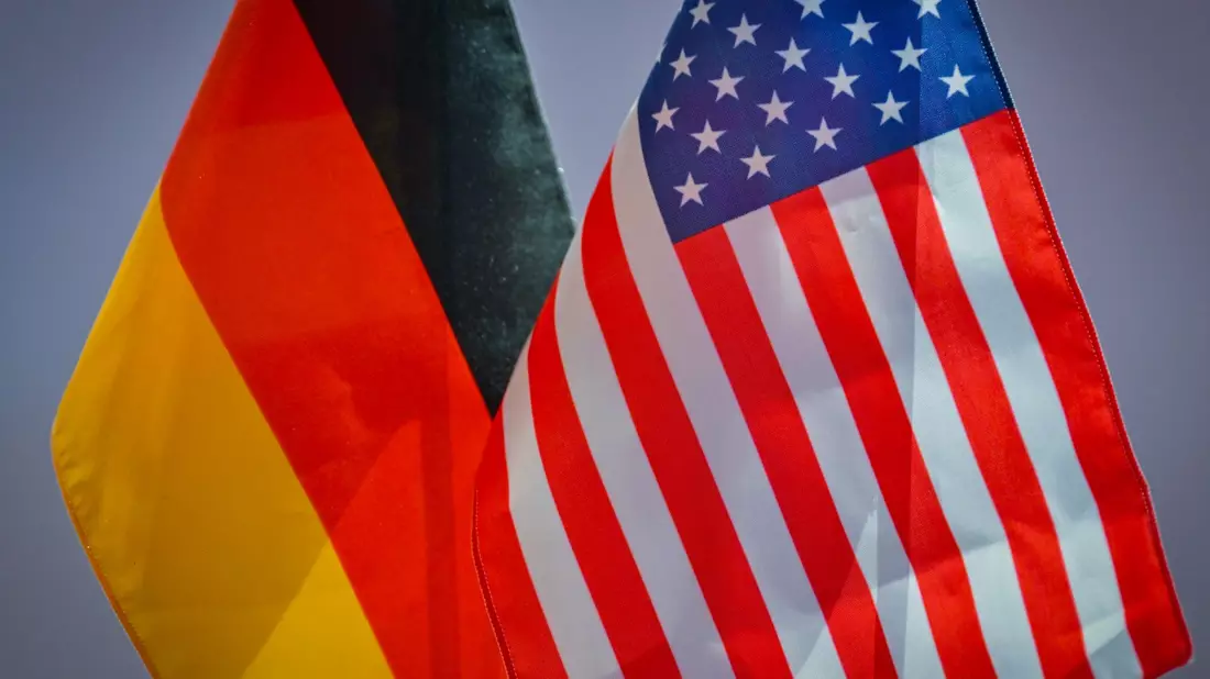 Die Wirtschaft erwartet den Wahlausgang in den USA mit Spannung.  - Bild: Patrick Pleul/dpa