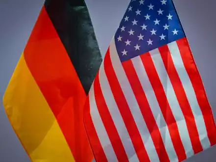 Die Wirtschaft erwartet den Wahlausgang in den USA mit Spannung.  - Foto: Patrick Pleul/dpa