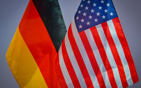 Die Wirtschaft erwartet den Wahlausgang in den USA mit Spannung.  - Foto: Patrick Pleul/dpa