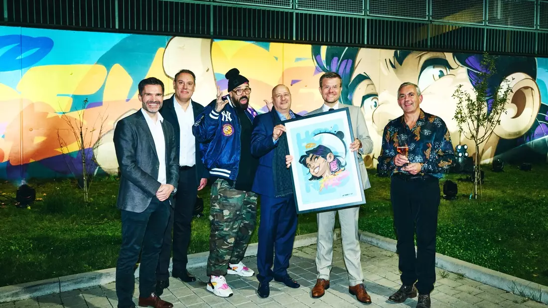 Exklusiv für den BMW Bank Drivers Club: Neues Street-Art-Kunstwerk an der Stützwand der Gustav-Adolf-Brücke der BMW Niederlassung Nürnberg feierlich enthüllt - Bild: presseportal.de