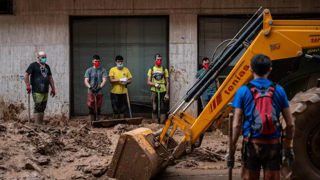 Die Aufräumarbeiten sind noch längst nicht zu Ende - und schon drohen neue Unwetter. (Foto Archiv) - Bild: Matias Chiofalo/EUROPA PRESS/dpa