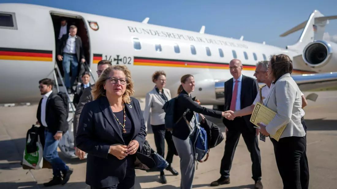 Bundesentwicklungsministerin Svenja Schulze (SPD) ist u einem Kurzbesuch im Libanon eingetroffen. - Bild: Kay Nietfeld/dpa