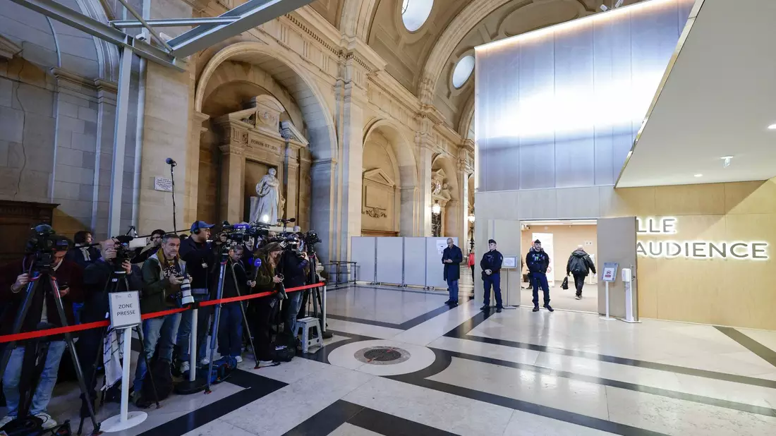 Unter großem Medieninteresse hat in Paris der Prozess um den Mord an dem Lehrer Samuel Paty begonnen. - Bild: Stephane De Sakutin/AFP/dpa