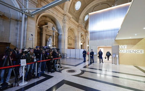 Unter großem Medieninteresse hat in Paris der Prozess um den Mord an dem Lehrer Samuel Paty begonnen. - Foto: Stephane De Sakutin/AFP/dpa