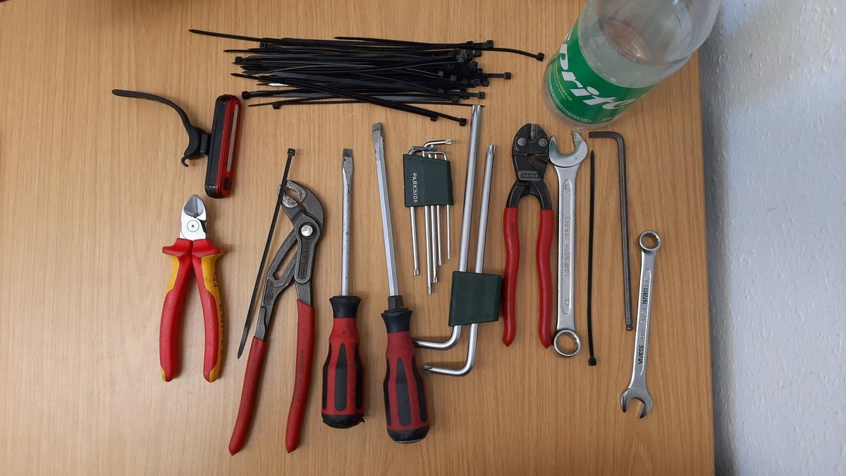 BPOLI EF: Fahrraddiebe auf frischer Tat ertappt - Foto: presseportal.de