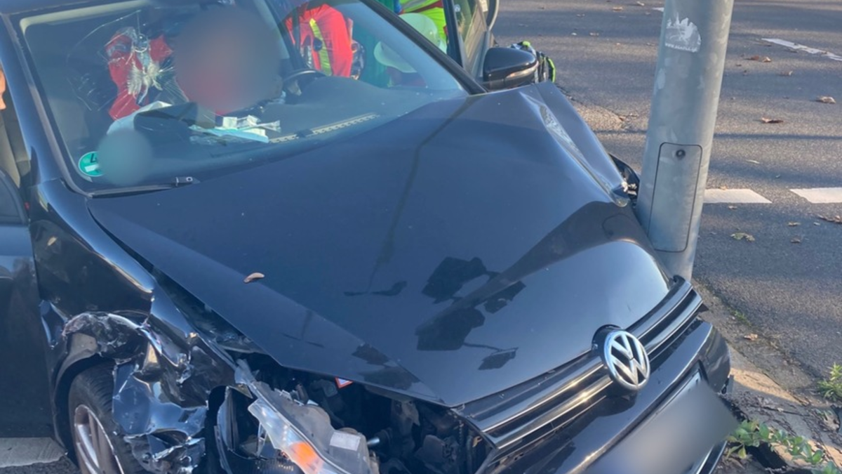 POL-DU: Bergheim: Unfall im Kreuzungsbereich - drei Personen verletzt - Foto: presseportal.de