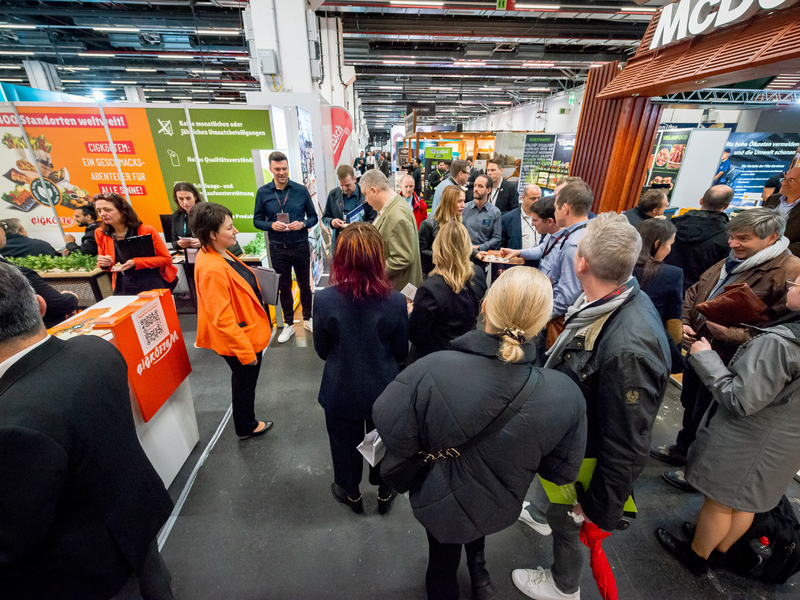Stimmungsbild mit Besuchern - Foto: MFV/FEX23/Die Profifotografen über pressetext.de