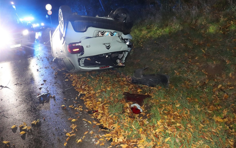 POL-HX: Geparktes Auto landet auf dem Dach / Nachtrag zu: Verkehrsunfall mit leicht Verletztem - Foto: presseportal.de