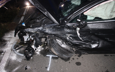 POL-DN: 21-Jährige bei Unfall schwerverletzt - Mitfahrer flüchten - Foto: presseportal.de